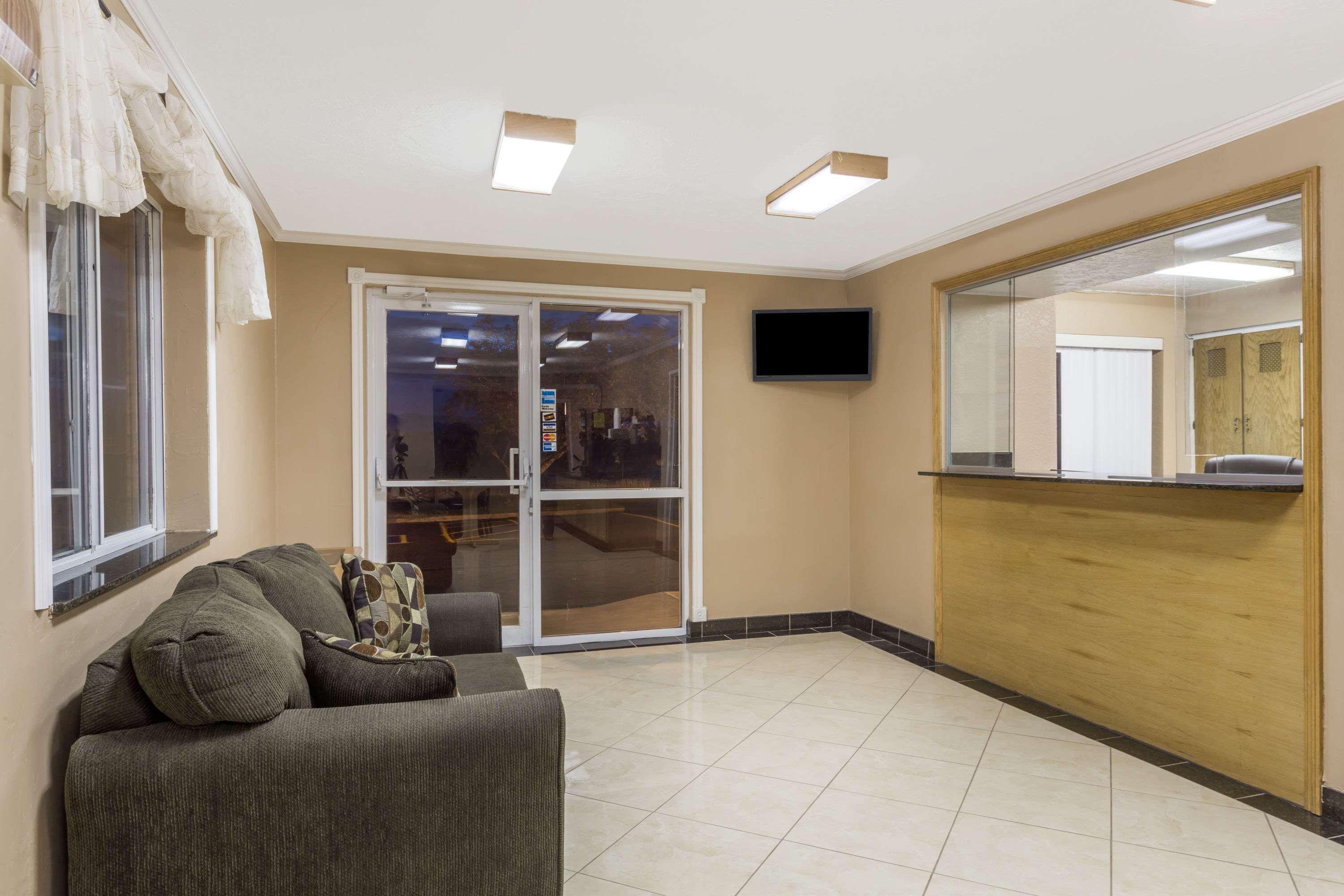 Super 8 By Wyndham Nephi Exterior foto